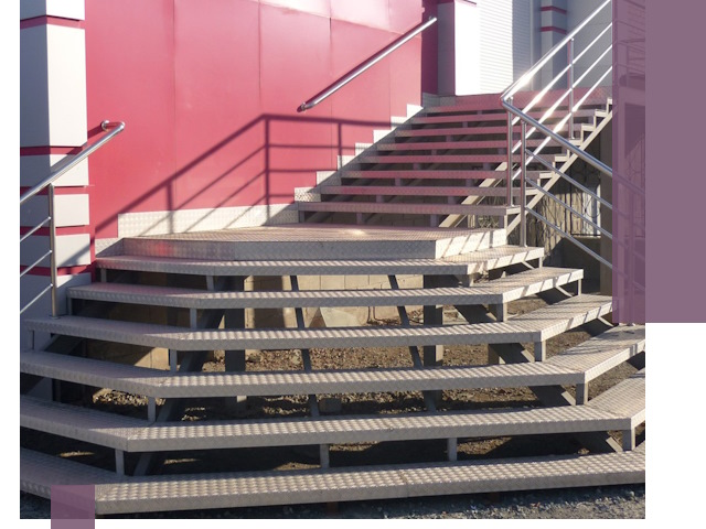 Лестницы для магазина в Гагарине — изготовление и монтаж