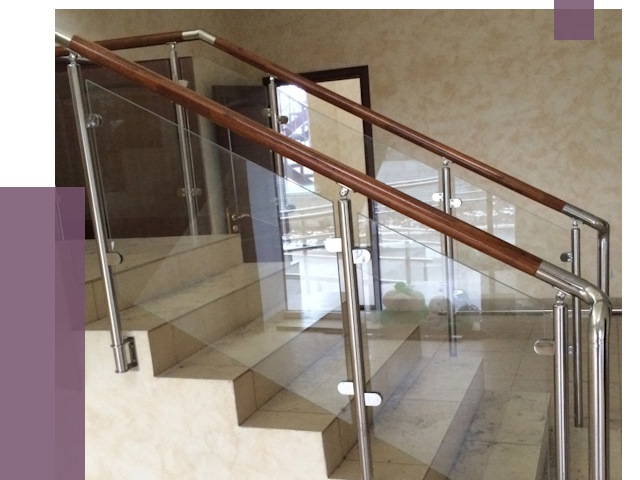 Комбинированные перила из металла и дерева в Гагарине