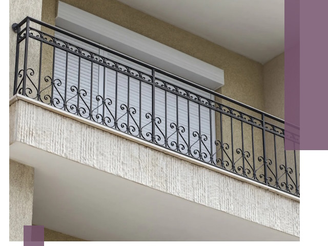 Балконные ограждения из металла и стекла в Гагарине для домов