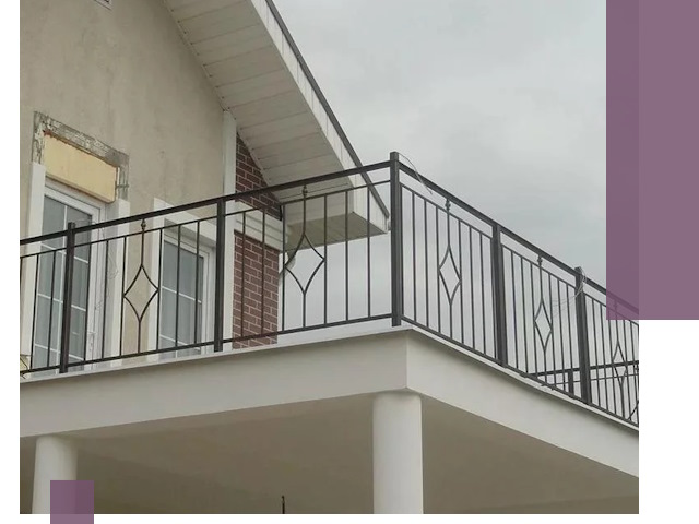 Изготовление балконных ограждений в Гагарине из металла и стекла